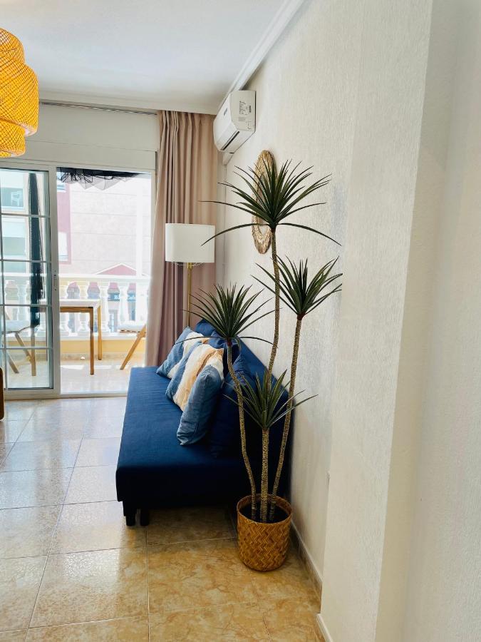 El Papagayo Apartment 2 Mins Walking To The Beach تورّيفيِخا المظهر الخارجي الصورة