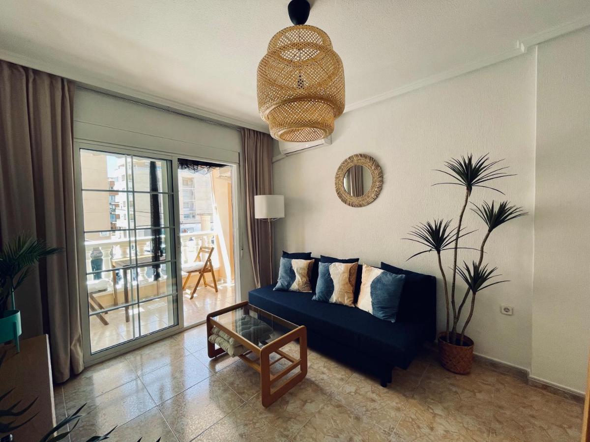 El Papagayo Apartment 2 Mins Walking To The Beach تورّيفيِخا المظهر الخارجي الصورة
